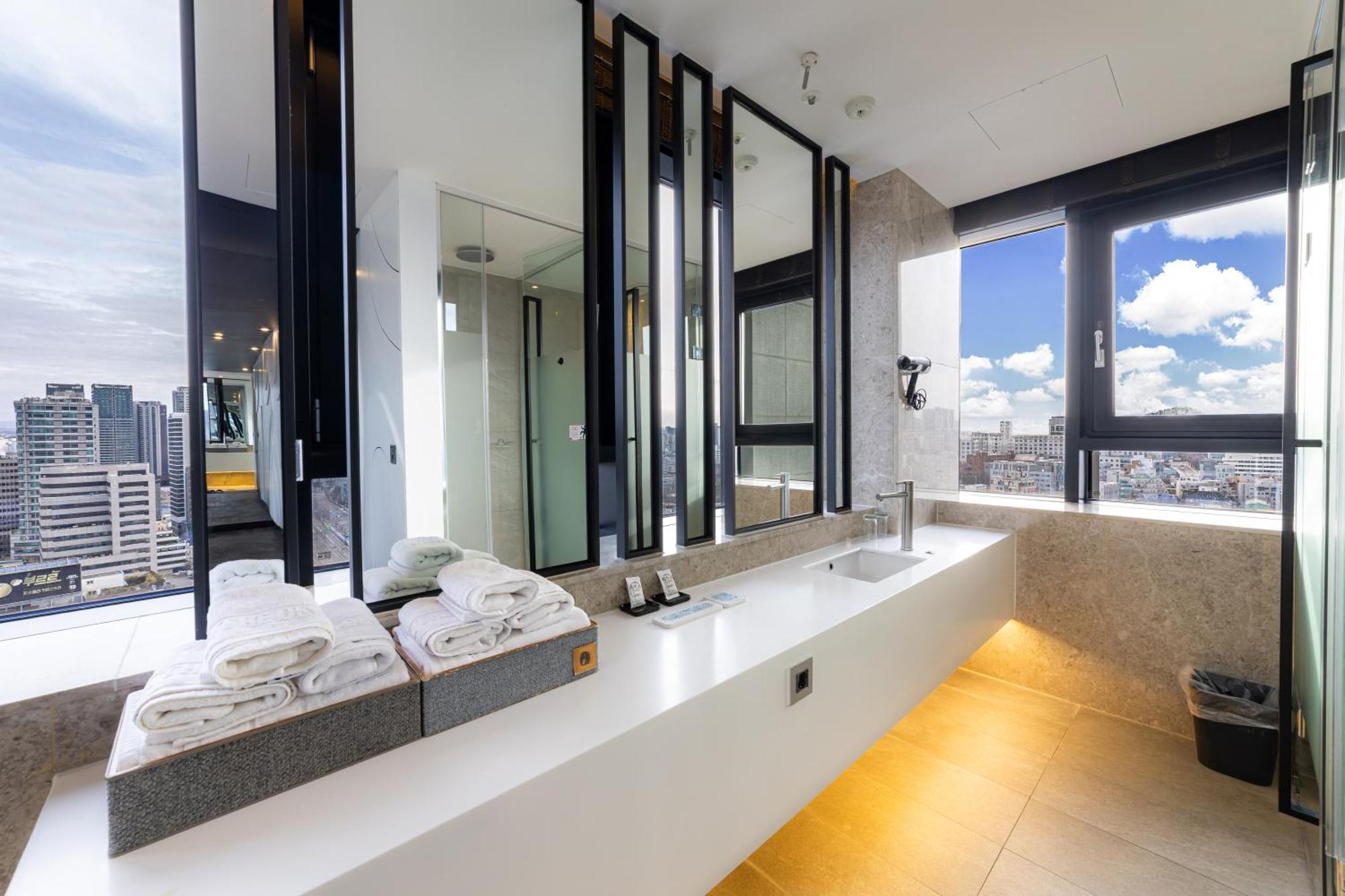 Hotel The Designers Seoul Station Bagian luar foto
